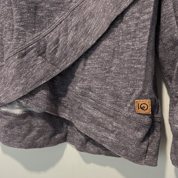 Ten Tree, size medium, scallop front, long sleeve, light weight sweatshirt - Picture 4 of 5
